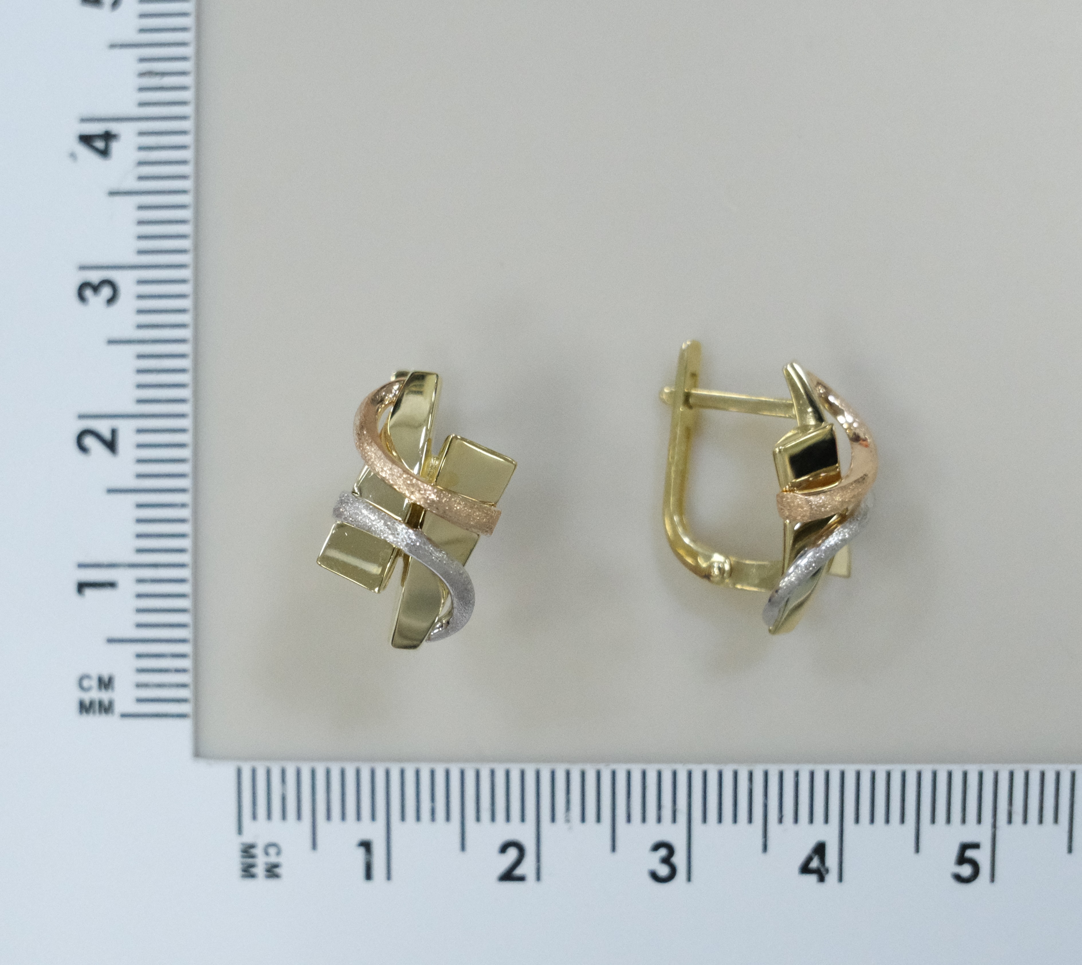 Серьги из комбинированного золота